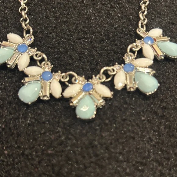 Elegant Silver and Blue Necklace - Picture 3 of 7